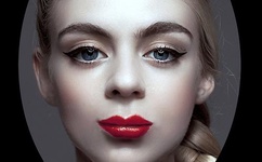 二次元美女被捆绑用震蛋折磨